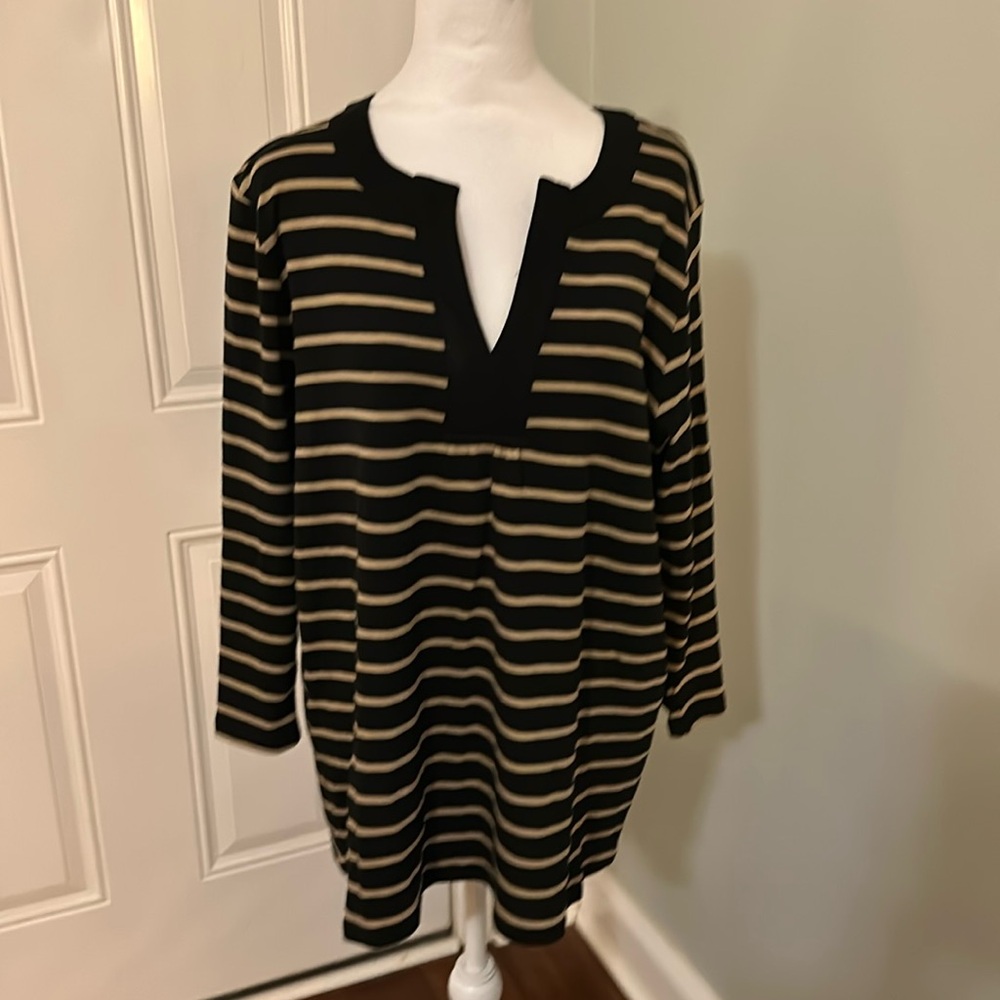 V-Neck‎ Pleated top in New Condition